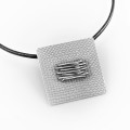 Naszyjnik srebrny oksydowany kwadratowy – biżuteria artystyczna handmade