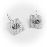 Kolczyki srebrne kwadratowe z ciekawą strukturą 