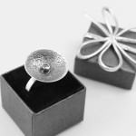 Pierścionek srebrny z cyrkonią oksydowany 