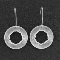 Autorskie kolczyki srebrne z nieregularnym otworem