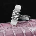 Niecodzienny pierścionek srebrny zapleciony drucik 