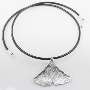 Biżuteria inspirowana naturą – liść ginkgo