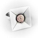 Pierścionek srebrny ze ślimaczkiem z regulacją 