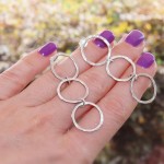 Długie ruchome kolczyki srebrne koła na sztyfcie