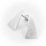 Urocze trójkąciki na sztyfcie kolczyki srebrne 