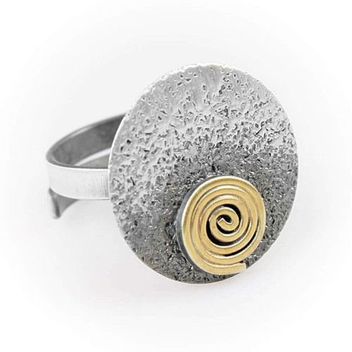 Srebrny pierścionek z pozłacanym ślimaczkiem