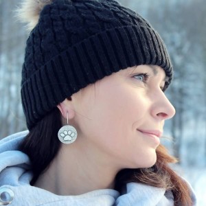 Srebrne kolczyki z motywem łapki handmade na biglu