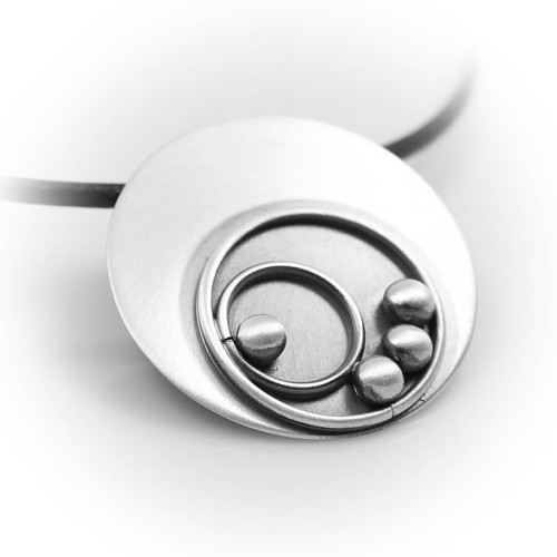 Artystyczna biżuteria zawieszka srebrna na rzemieniu