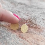 Blaszki modne kolczyki wkrętki  pozłacane 1 cm