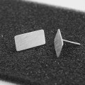Minimalistyczne kolczyki sztyftowe prostokąty