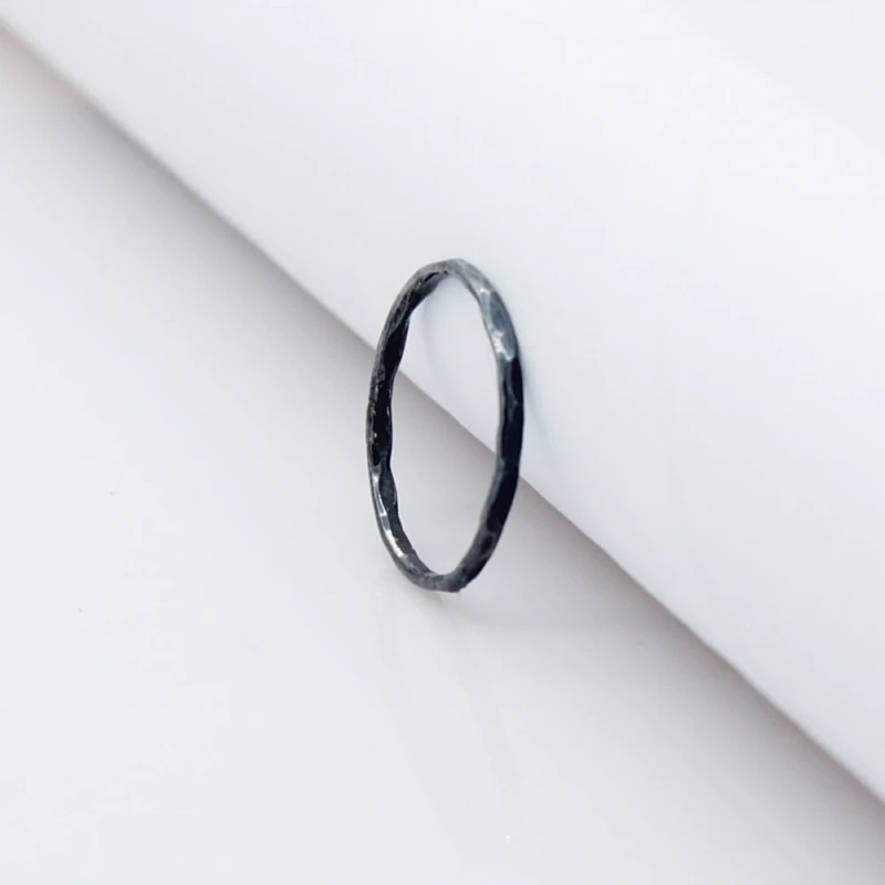 Minimalistyczna obrączka srebrne młotkowana