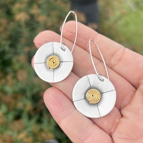 Kolczyki srebrne handmade ze ślimaczkiem pozłacanym na długim biglu