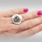 Artystyczny pierścionek srebrny z plecionką