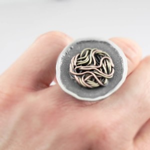 Pierścionek handmade o średnicy 3 cm – artystyczna biżuteria