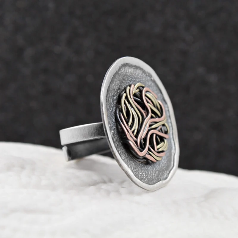 Pierścionek handmade o średnicy 3 cm – artystyczna biżuteria