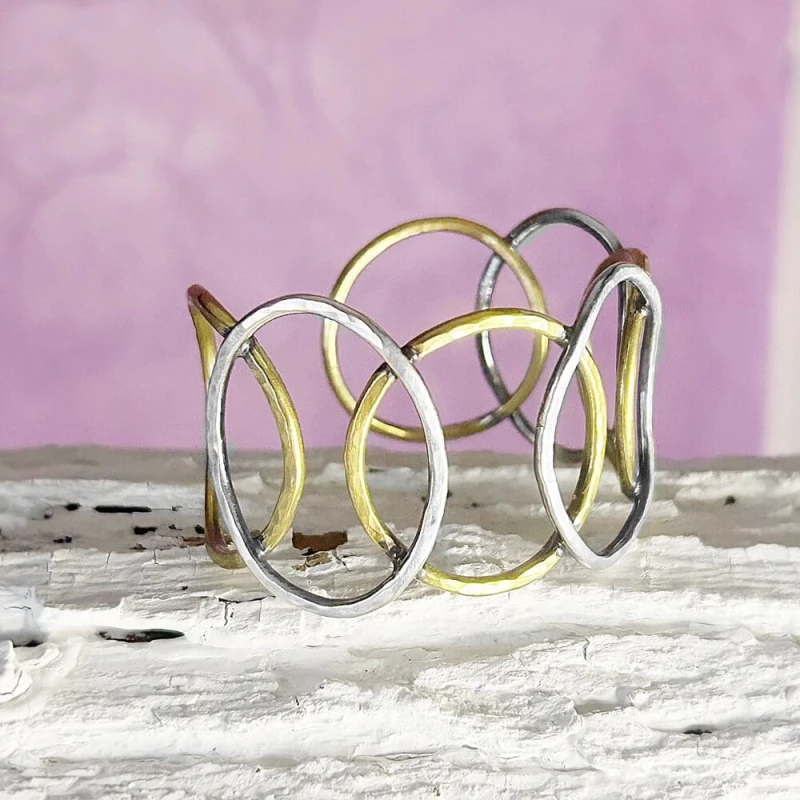 Nowoczesna bransoletka z połączenia srebra i mosiądzu – handmade