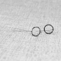minimalistyczne kolczyki srebrne z kołem – biżuteria artystyczna