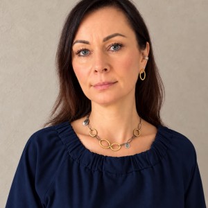 Naszyjnik z oksydowanego srebra z czterema mosiężnymi owalami i trzema okrągłymi zawieszkami